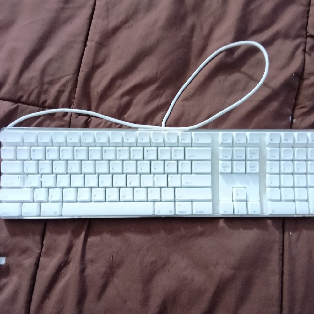 Apple White Full-Size USB Wired Keyboard with Numpad